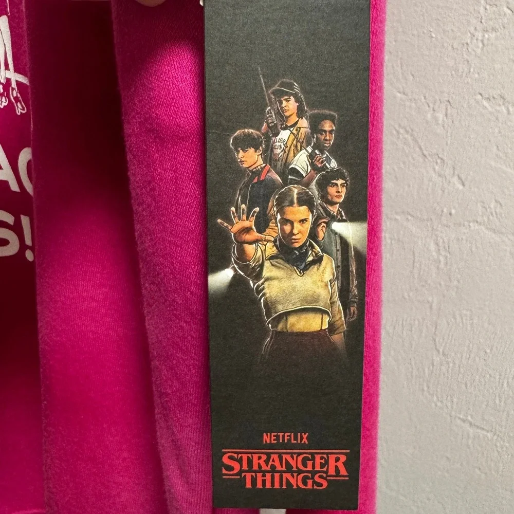Stranger Things "Beam Me Up, This Place Sucks" Sweatshirt, Size L, Pink -‎ NWT!! - Picture 3 of 7
